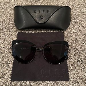 DIFF Izzy Sunglasses-Black
